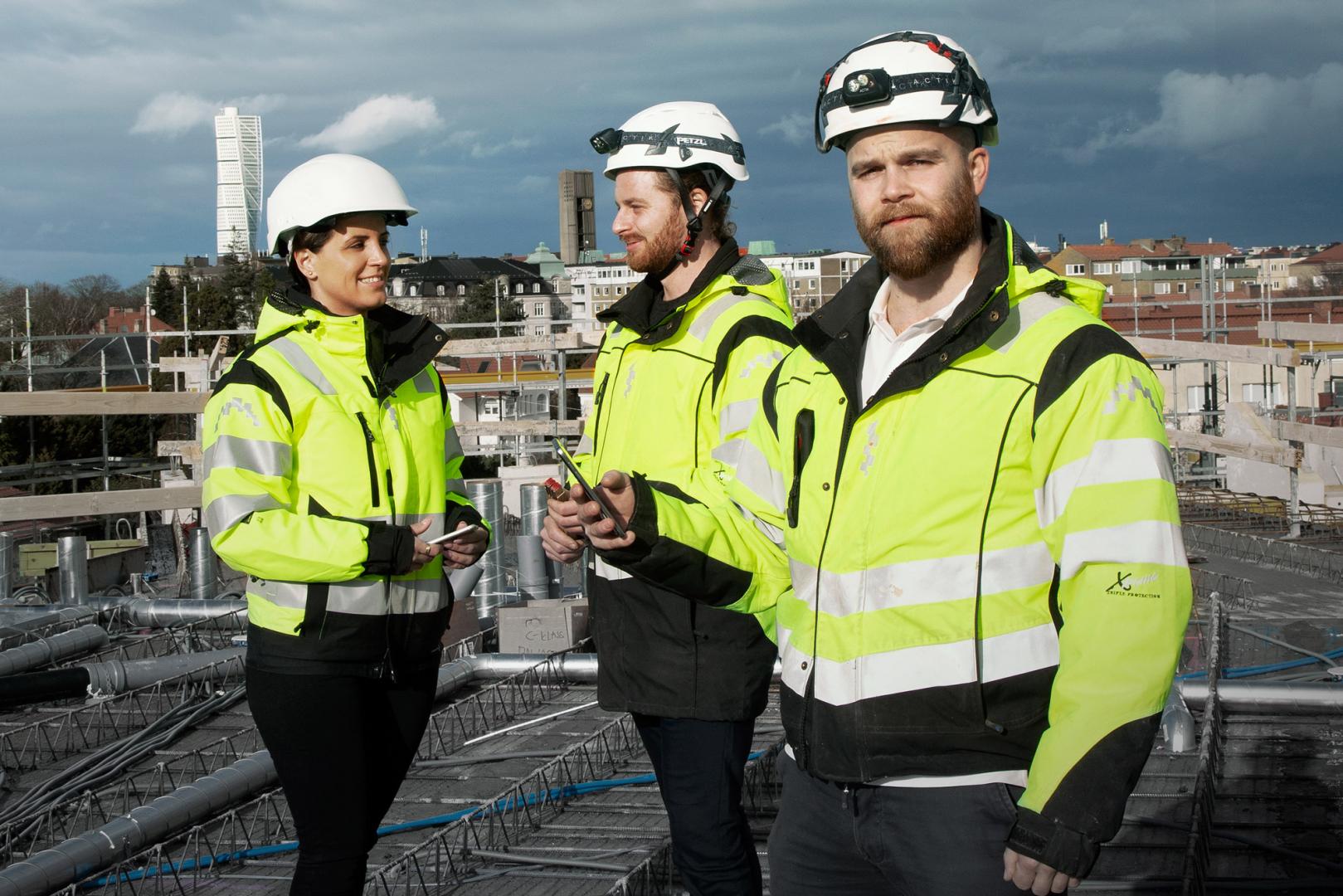 Byggnadsarbetare på en arbetsplats